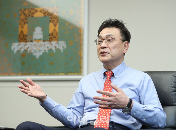 [이데일리 노진환 기자] 이현 키움증권 대표가 지난 5일 오후 3시 서울 여의도 키움증권 사옥에서 이데일리와의 인터뷰에 응하고 있다.