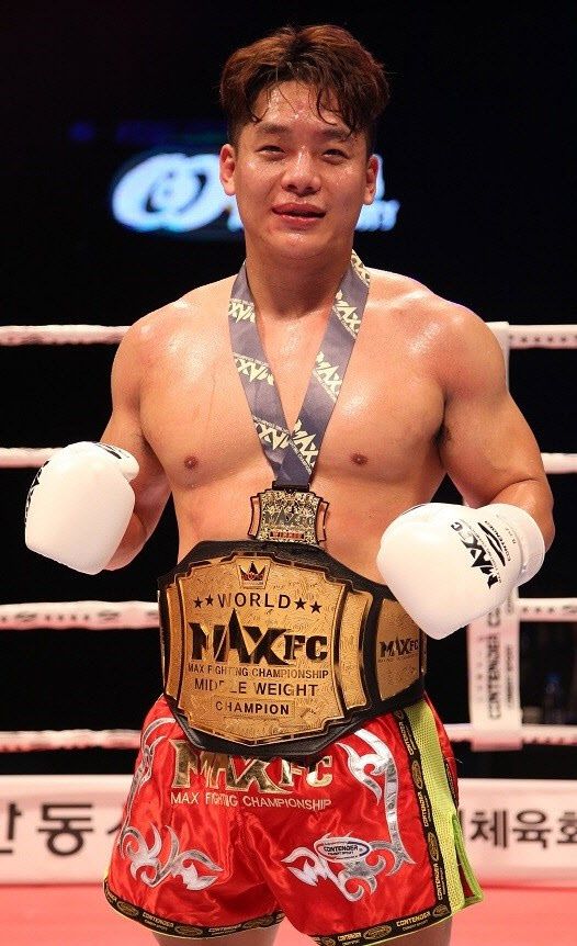 MAXFC 두 체급 챔피언 김준화. 사진=MAXFC