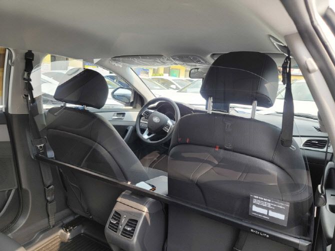 타다 라이트 차량내 투명 파티션