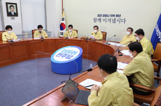 이낙연 더불어민주당 대표가 8일 서울 여의도 국회에서 열린 최고위원회의에서 발언하고 있다.(사진=연합뉴스)