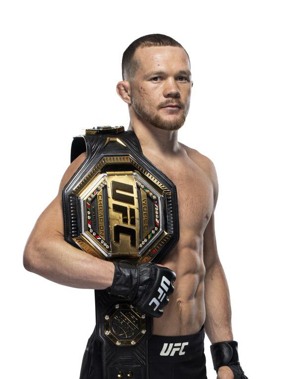 반칙 니킥으로 타이틀을 잃게 된 UFC 밴텀급 전 챔피언 페트르 얀. 사진=UFC