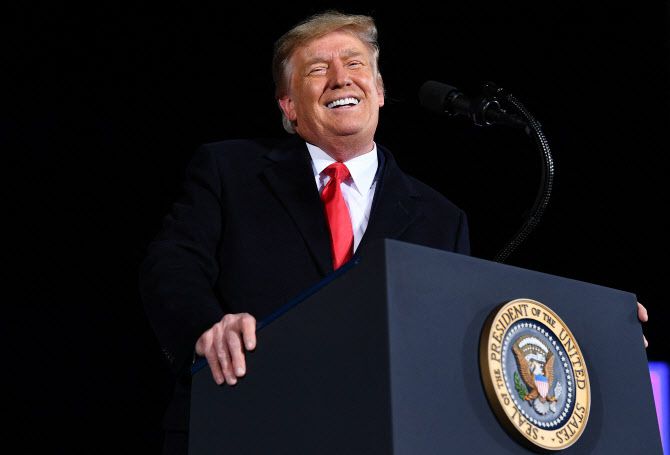 주한미군 방위비 분담금을 둘러싼 한미 협상은 트럼프 대통령의 5배 인상안에 발목이 잡혀 표류해 왔다(사진=AFP)