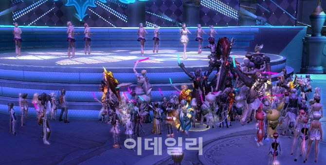 엔씨 아이온 속 아이유 공연 갈무리(사진=아이온 홈페이지 게시물)