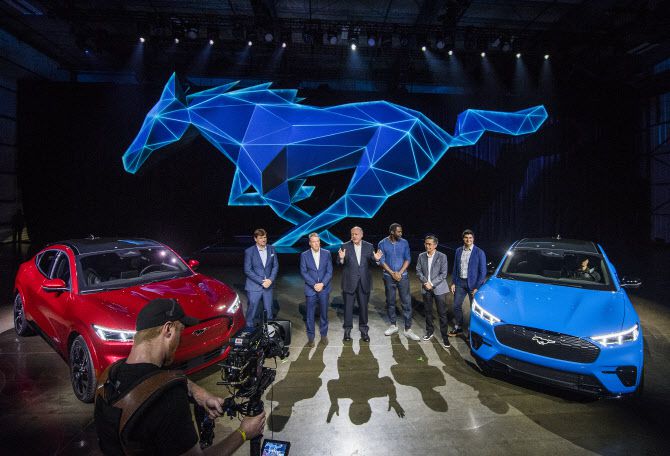 포드가 테슬라 모델Y의 대항마로 내놓은 마하-E(사진=AFP)