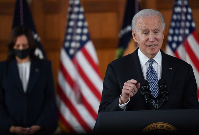 카멀라 해리스(왼쪽) 미국 부통령과 조 바이든 미국 대통령. (사진=AFP)