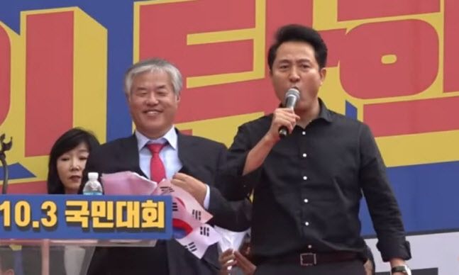 오세훈 국민의힘 서울시장 후보가 지난 2019년 10월3일 서울 광화문에서 열린 ‘문재인 하야 집회’에 참석해 전광훈 목사의 소개로 연설하고 있다 (사진=김문수TV 영상 캡처)