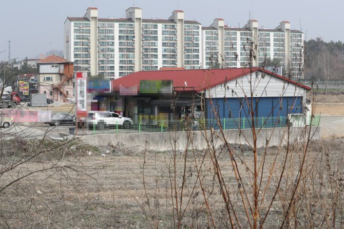 세종시 신도시 건설을 담당하는 최고 위치에 있는 전 행정중심복합도시건설청장이 세종시 연서면 스마트국가산업단지 인근 지역에 토지를 매입해 이해 충돌 논란이 일고 있다. (사진= 연합뉴스)