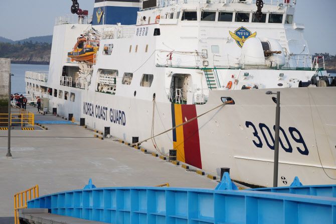 해경이 11일 대기시킨 3009함의 모습 (사진=연합뉴스)