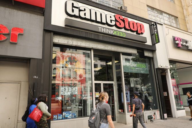 NEW YORK, NEW YORK - SEPTEMBER 16: People pass a GameStop store in lower Manhattan on September 16, 2019 in New York City. GameStop has announced that they will be closing between 180 and 200 stores before the end of the fiscal year due to a drop in sales.   Spencer Platt/Getty Images/AFP
