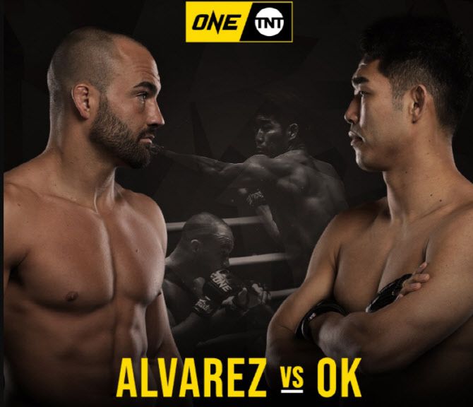 한국인 종함격투기 파이터 옥래윤(오른쪽)이 전 UFC 챔피언 에디 알바레스와 대결을 벌인다. 사진=원챔피언십