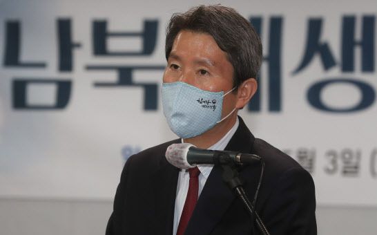 이인영 통일부 장관이 3일 오전 서울 여의도 산림비전센터에서 열린 남북 재생에너지 협력방안 토론회에서 인사말을 하고 있다(사진=연합뉴스).