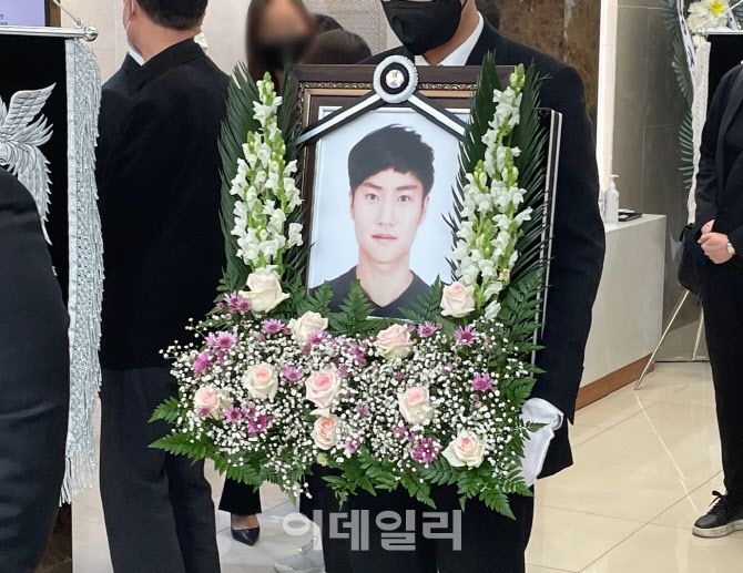 서울 반포한강공원에서 실종된 지 닷새 만에 숨진 채 발견된 손정민(22)씨의 발인이 지난 5일 서초구 한 장례식장에서 진행되고 있다. (사진=이데일리 공지유 기자)