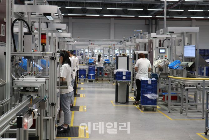 독일의 자동차 부품사 브로제(BROSE)의 중국 타이창 공장 내부. 사진=신정은 기자