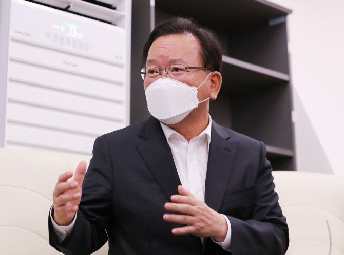 김부겸 국무총리가 지난 18일 세종시 정부세종청사에서 열린 출입기자 간담회에서 발언하고 있다. (사진=연합뉴스)