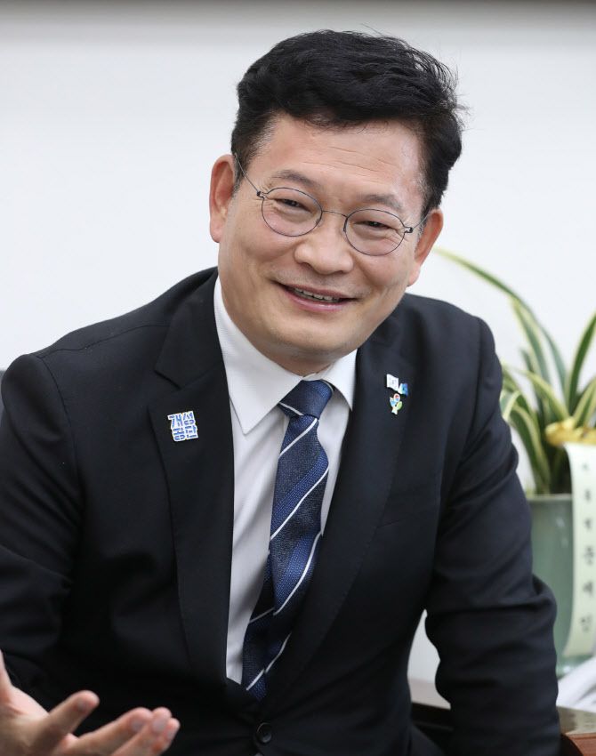 더불어민주당 송영길 대표가 6일 오후 국회 당 대표실에서 열린 연합뉴스와 인터뷰하고 있다.(사진=연합뉴스)