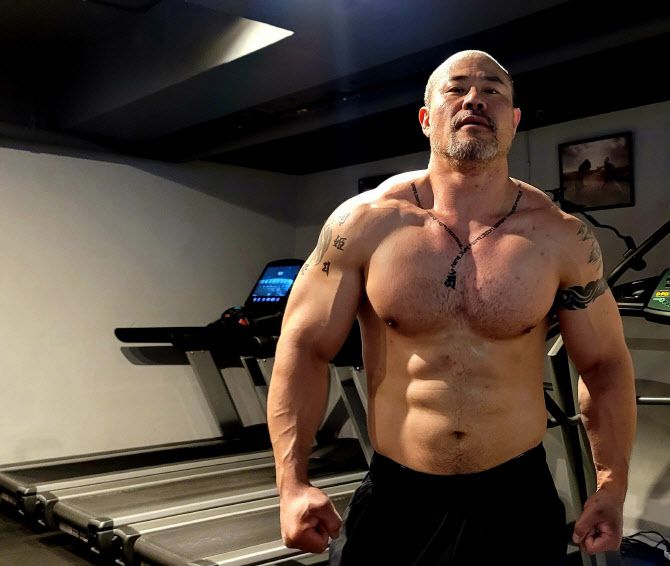 액션배우 금광산.