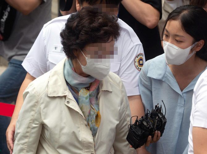 법정 출석하는 윤석열 장모 (사진=연합뉴스)