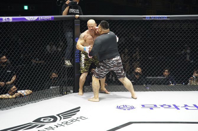 로드FC 김재훈 대 금광산의 무제한급 경기. 사진=로드FC