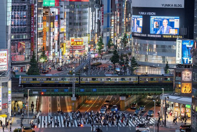 일본 정부는 도쿄올림픽을 유관중으로 개최할 근거를 마련하기 위해 지난달 21일부터 도쿄에 긴급사태를 해제하고 한 단계 아래인 중점조치를 발령했다(사진=AFP)