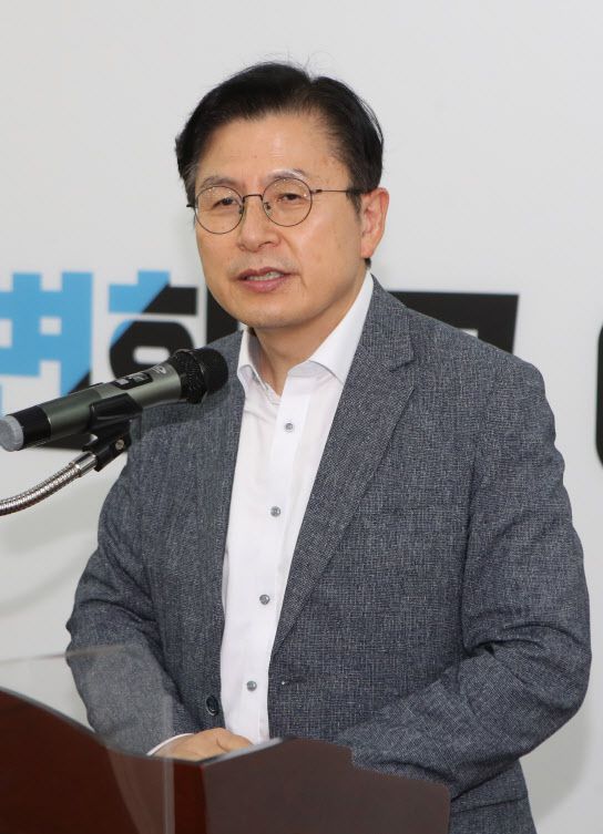 대선 출마를 선언한 황교안 전 미래통합당(국민의힘 전신) 대표가 19일 국민의힘 대구시당에서 기자간담회를 하고 있다. (사진=연합뉴스)