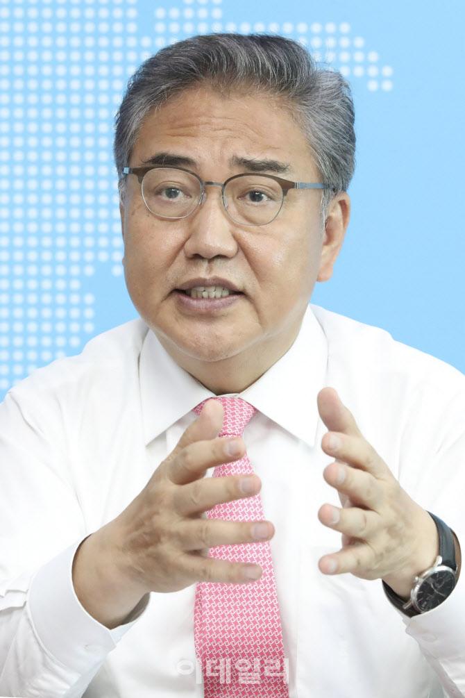 국민의힘 대선 경선에 나서는 박진 국민의힘 의원이 지난 27일 국회 의원회관에서 인터뷰를 하고 있다. (사진=이영훈 기자)