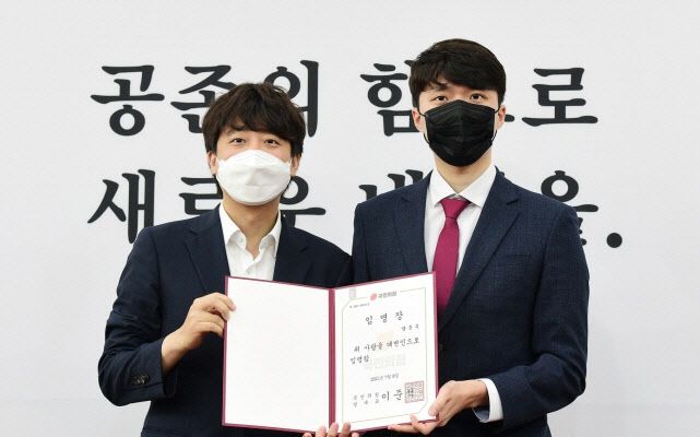 이준석 국민의힘 대표(왼)와 양준우 대변인. (사진=뉴스1)