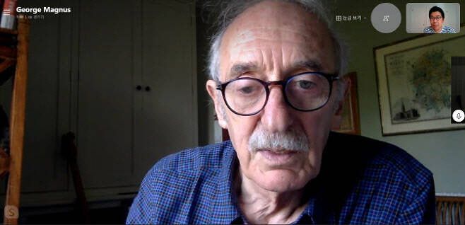 UBS에서 수석이코노미스트, 연기금 투자위원회 의장, 수석경제고문 등을 역임한 조지 매그너스 옥스퍼드대 교수가 본지 김정남 특파원과 화상 인터뷰를 하고 있다.(사진=김정남 특파원)