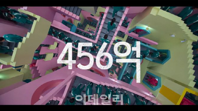 오징어 게임은 컴퓨터 그래픽을 최소화하고 실제 알록달록한 세트장을 구현함으로써 몰입감을 높였다는 평가를 받는다(사진=넷플릭스)