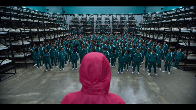 오징어 게임에 참가한 456명은 1명 목숨당 1억의 상금을 걸고 데스게임에 임한다(사진=넷플릭스)