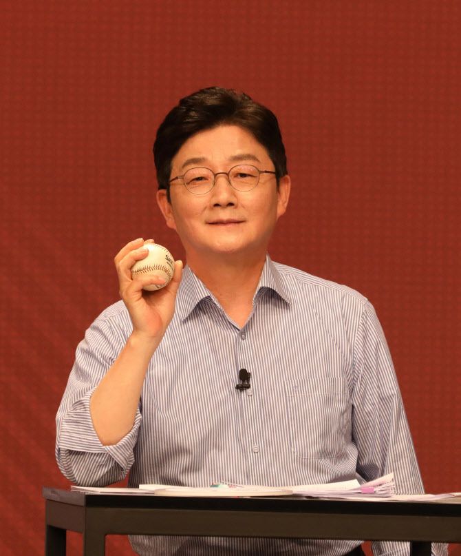 지난 달 26일 서울 마포구 상암동 DDMC 채널A 스튜디오에서 열린 국민의힘 제20대 대통령후보 경선 3차 방송토론회에서의 유승민 전 의원(사진=뉴시스)