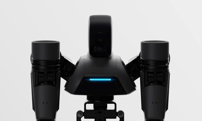 물리세계의 매개가 되는 로봇 (사진은 양팔 로봇 앰비덱스). (사진=네이버)