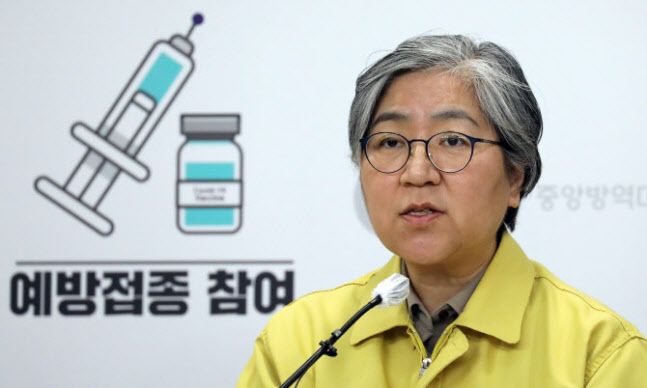 정은경 질병관리청장이 2일 충북 청주시 오송읍 질병관리청에서 코로나19 백신 3차 접종(추가접종) 권고 및 안내 브리핑을 하고 있다. (사진=뉴스1)