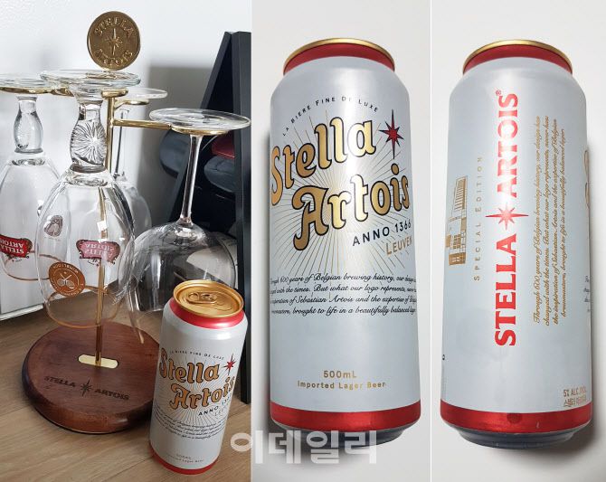 오비맥주 ‘스텔라 아르투아’ 헤리티지 리미티드 에디션(가운데·오른쪽) 캔맥주. 개인적으로 스텔라 아르투아를 즐겨 마셔 아예 전용잔 걸이 ‘챌리스랙’(왼쪽)도 집에 들여 놓고 ‘윔블던 챔피언십’ 리미티드 에디션 챌리스(전용잔)를 예쁘게 걸어줬다. 누가 주당 아니랄까 봐.(사진=김범준 기자)