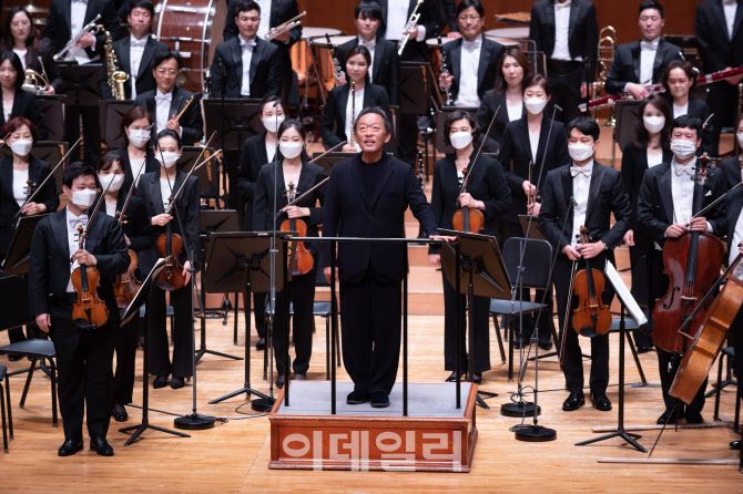 지휘자 정명훈과 KBS교향악단(사진=KBS교향악단)