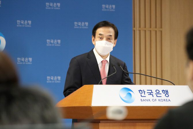 이주열 한국은행 총재는 16일 서울 삼성본관 한은 대회의실에서 물가안정목표 운영상황 점검 기자간단회에서 발언을 하고 있다. (출처: 한국은행)