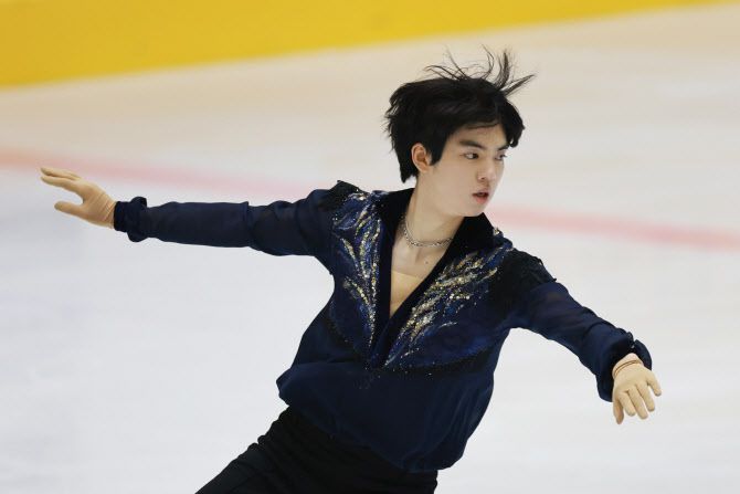 차준환이 9일 오후 의정부 실내빙상장에서 2022 베이징 동계올림픽 국가대표 선발전을 겸해 열린 ‘KB금융 코리아 피겨스케이팅 챔피언십 2022’ 대회 3일차 시니어 남자 싱글 프리 스케이팅 경기에서 연기를 펼치고 있다. 사진=연합뉴스