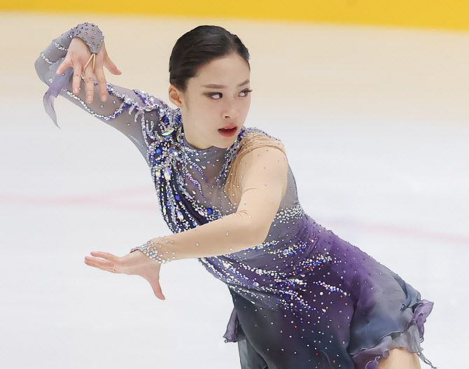 8일 경기도 의정부실내빙상장에서 열린 제76회 전국 남녀 피겨스케이팅 종합선수권대회 겸 2022 베이징동계올림픽 국가대표 2차 선발전 여자 쇼트프로그램에 출전한 수리고 유영이 연기를 펼치고 있다. 사진=연합뉴스