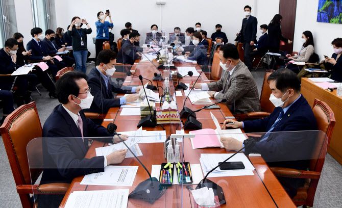 지난 9일 서울 여의도 국회에서 예산결산특별위원회 추경예산안등조정소위원회가 열리고 있다. (사진=연합뉴스)