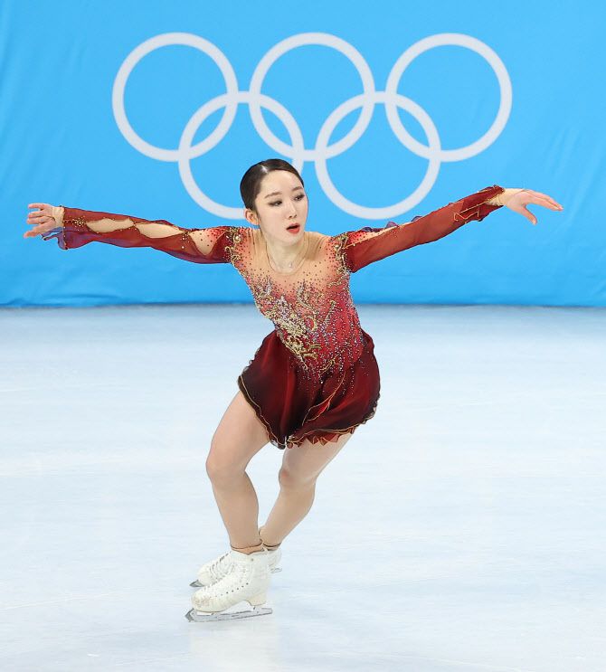 김예림이 17일 오후 중국 베이징 캐피털 실내경기장에서 열린 2022 베이징 동계올림픽 피겨스케이팅 여자 싱글 프리스케이팅에 출전해 오페라 ‘투란도트’ 중 바이올린 판타지 음악에 맞춰 연기를 펼치고 있다. 사진=연합뉴스