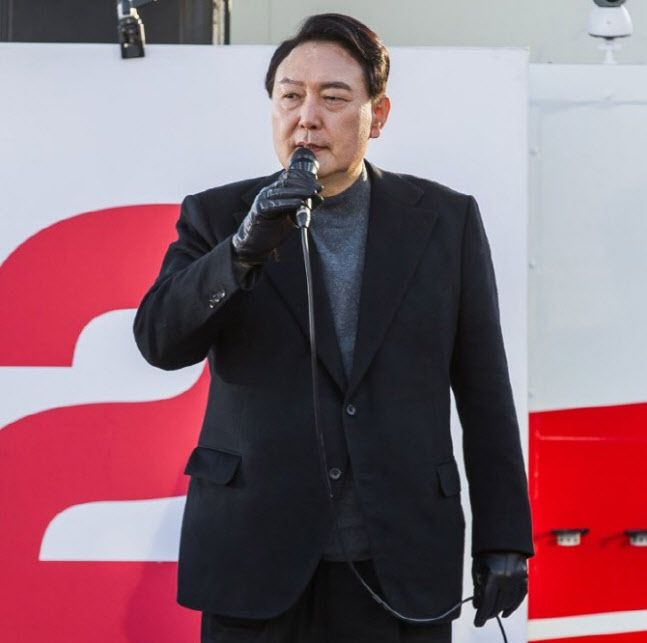 윤석열 국민의힘 대선후보가 6일 오후 경기 김포시 사우공원 시민회관 앞에서 열린 유세에서 발언하고 있다.(사진=국회사진기자단)