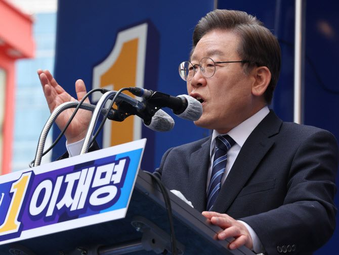더불어민주당 이재명 대선후보가 7일 부산시 창선삼거리에서 열린 ‘이재명 준비됐나! 준비됐다!’ 부산 집중 유세에서 지지를 호소하고 있다. (사진= 연합뉴스)