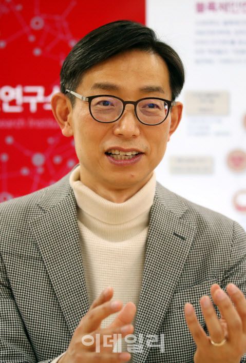 고려대 블록체인연구소장을 맡고 있는 인호 컴퓨터학과 교수는 앞으로의 가상자산 정책에 대해 “‘일단 다 시도해보되, 이것만은 하지 말라’는 네거티브 규제로 가야 한다”고 강조했다. (사진=김태형 기자)