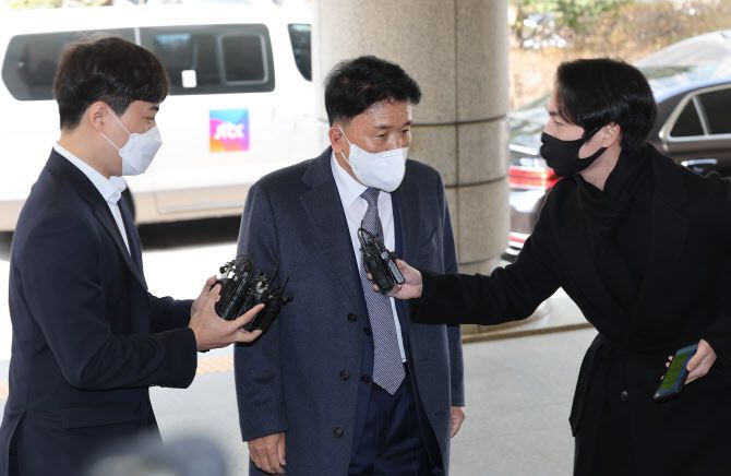 1심 선고 공판 출석하는 함영주 하나금융그룹 부회장 (사진=연합뉴스)