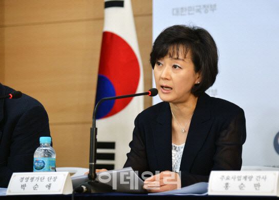 박순애 서울대 행정대학원 교수가 2017년 6월16일에 정부서울청사에서 공공기관 경영평가 결과 및 후속조치 관련해 브리핑을 하고 있다. 박 교수는 현재 윤석열정부의 행정 분야 밑그림을 그리는 인수위 정무사법행정분과 위원을 맡고 있다. (사진=기획재정부)