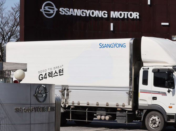 에디슨모터스의 쌍용차 인수가 무산된 28일 오후 경기도 평택시 쌍용자동차 평택공장 정문 모습.(사진=연합뉴스)