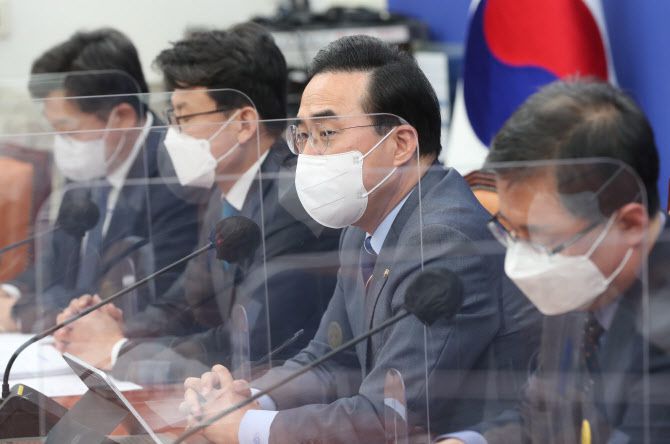 박홍근 더불어민주당 원내대표가 5일 오전 국회에서 열린 원내대책회의에서 발언하고 있다.(사진=연합뉴스)