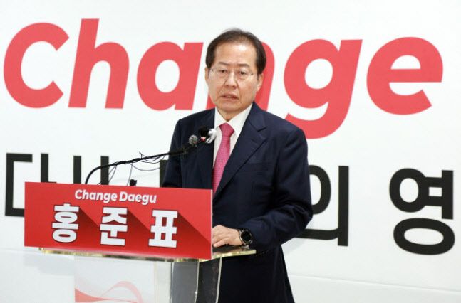 대구시장 출마를 선언한 국민의힘 홍준표 의원이 7일 오전 대구 중구 선거준비사무소에서 대구시청 이전 관련 기자회견을 하고 있다.(사진=연합뉴스)