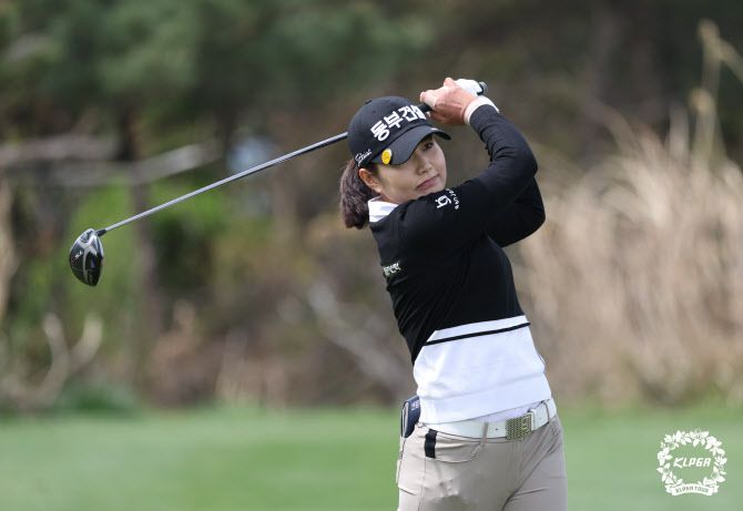 장수연이 10일 열린 KLPGA 투어 개막전 롯데렌터카 여자오픈 최종 4라운드에서 티 샷을 하고 있다.(사진=KLPGA 제공)
