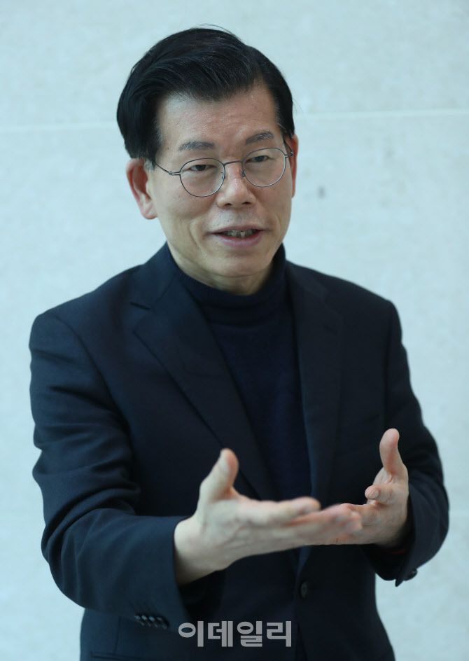 장영하 변호사가 7일 국회에서 이데일리와 인터뷰를 하고 있다.(사진=이데일리DB)