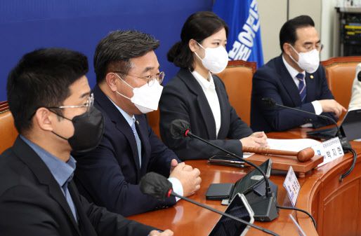 더불어민주당 윤호중 공동비상대책위원장이 18일 국회에서 열린 비상대책위원회 회의에서 발언하고 있다. (사진=연합뉴스)